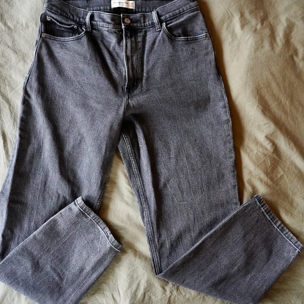 Abercrombie & Fitch The Mom High Rise Jean — Size 30/10 — Washed Black